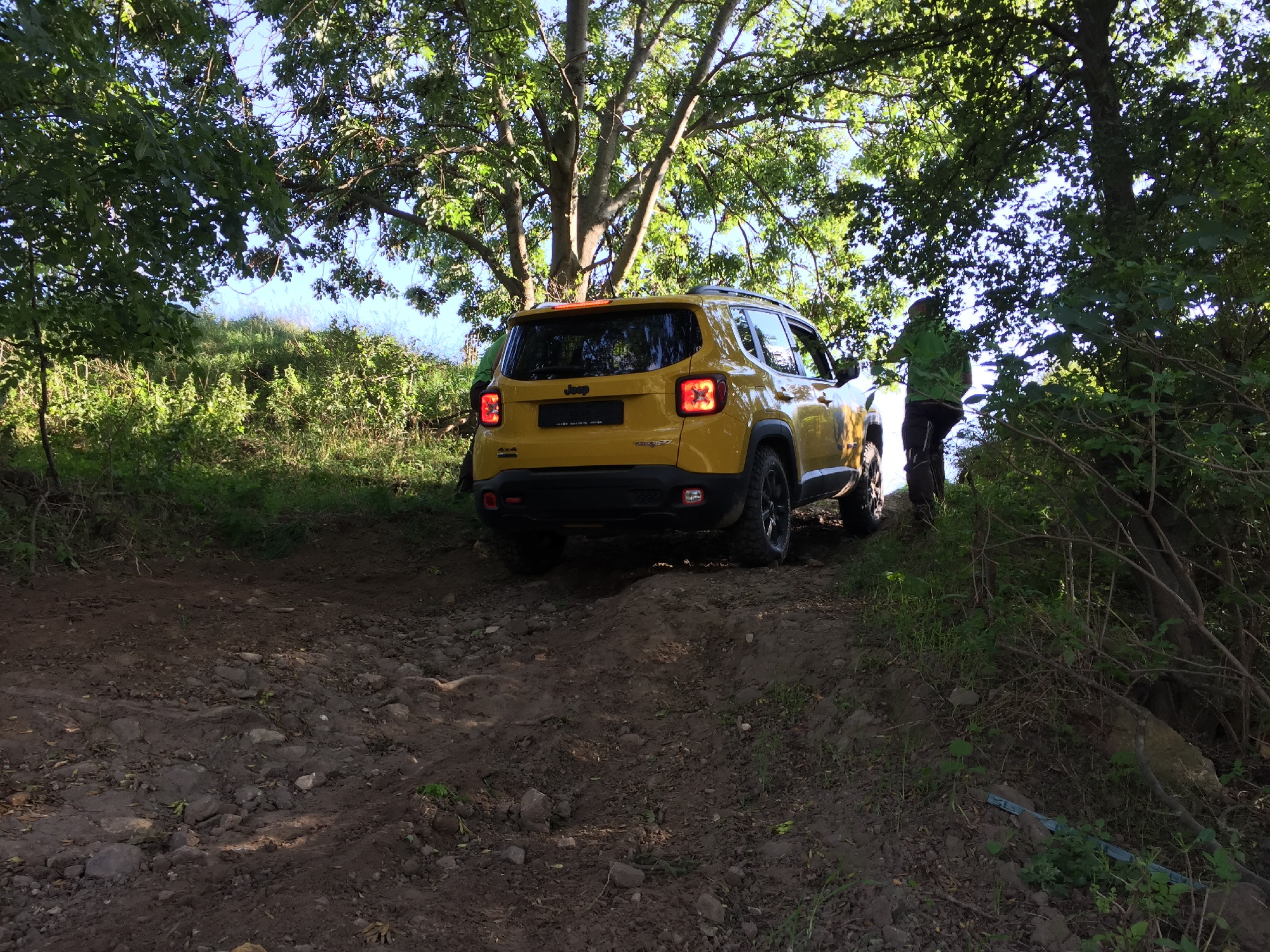 Tapfer: Der Jeep Renegade und sein Fahrer beim Fahrtraining